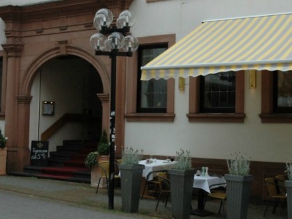 照片:  "Zur Burg"
